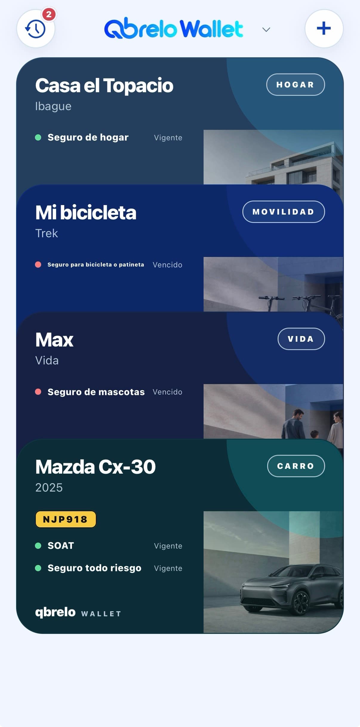 Captura real de Qbrelo Wallet en un teléfono: tarjetas con seguros vigentes y vencidos.
